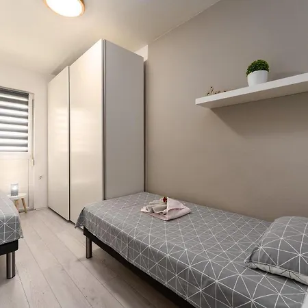 App Dinora Apartment