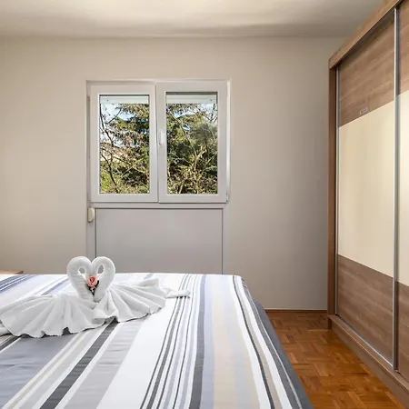 Apartament App Dinora